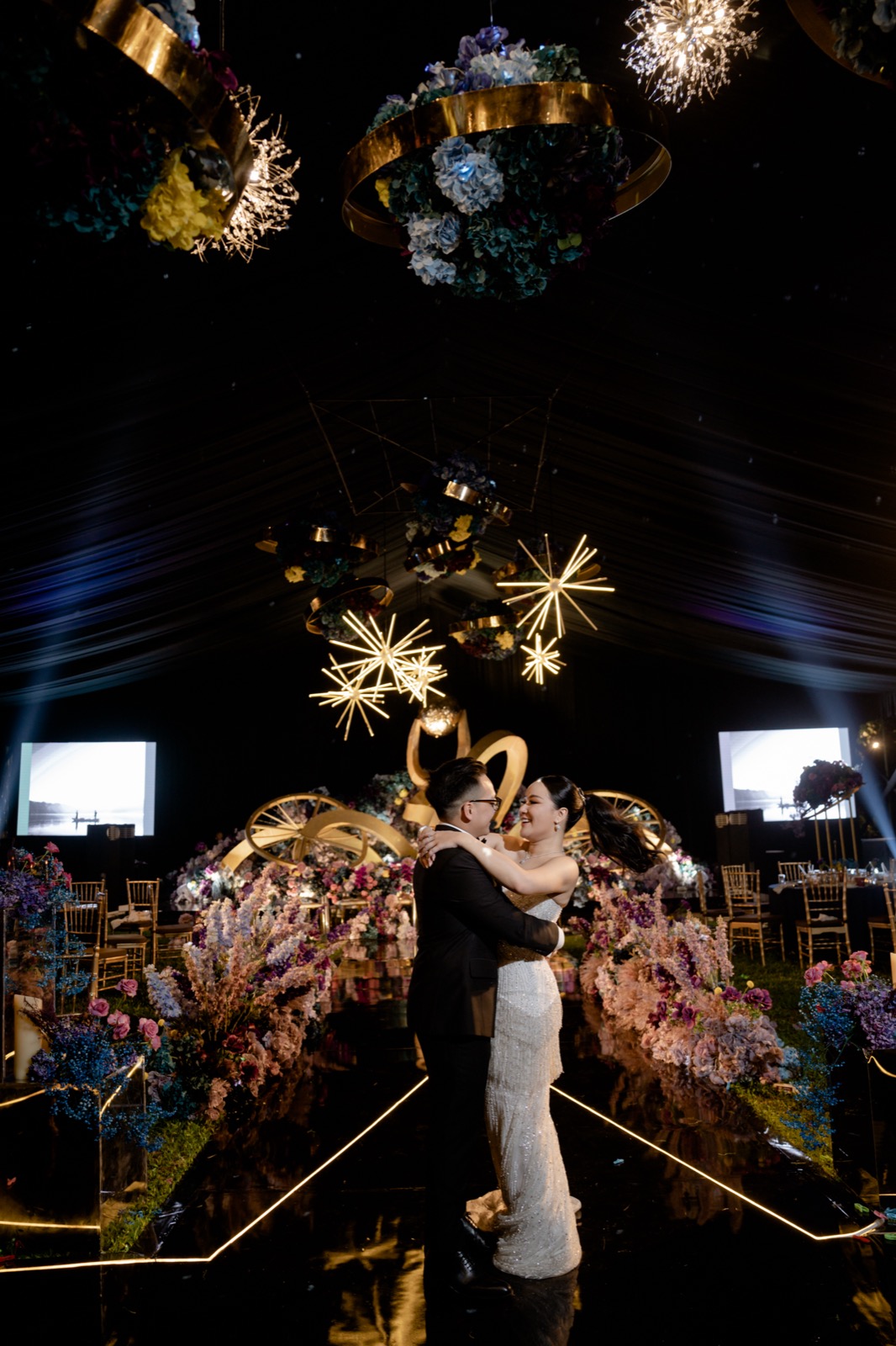 LED screen untuk wedding outdoor reception.