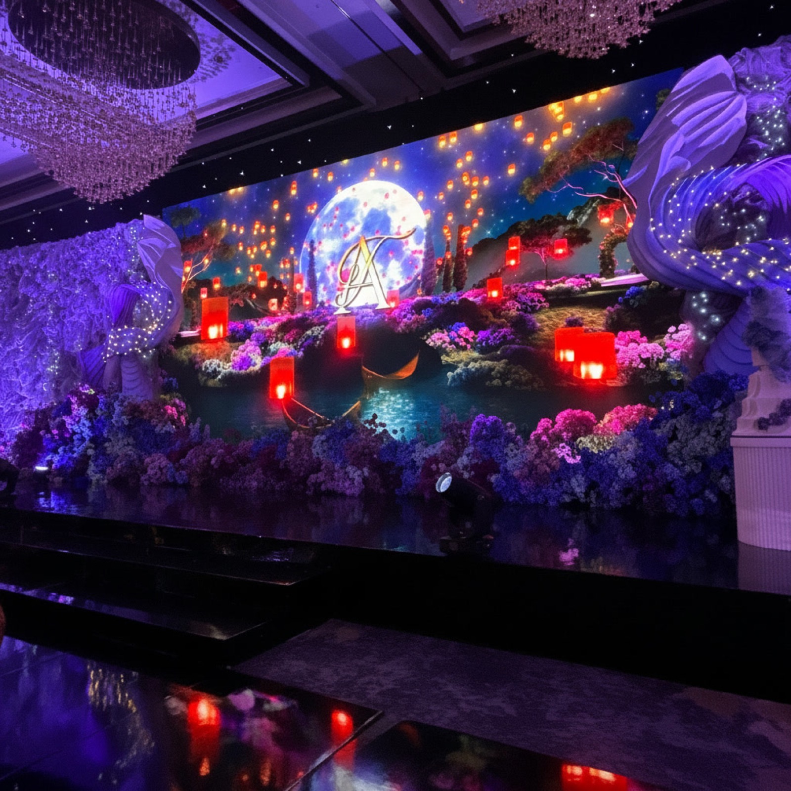 Wedding stage tema Disney Tangled.